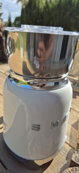 SMEG MFF11WHEU Milchaufschäumer weiß (NP: 200 €)
