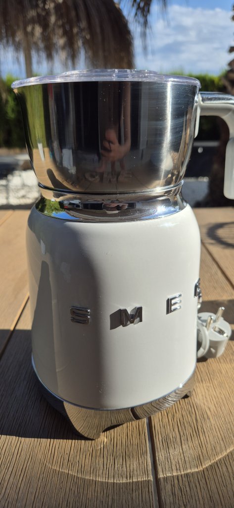 SMEG MFF11WHEU Milchaufschäumer weiß (NP: 200 €)
