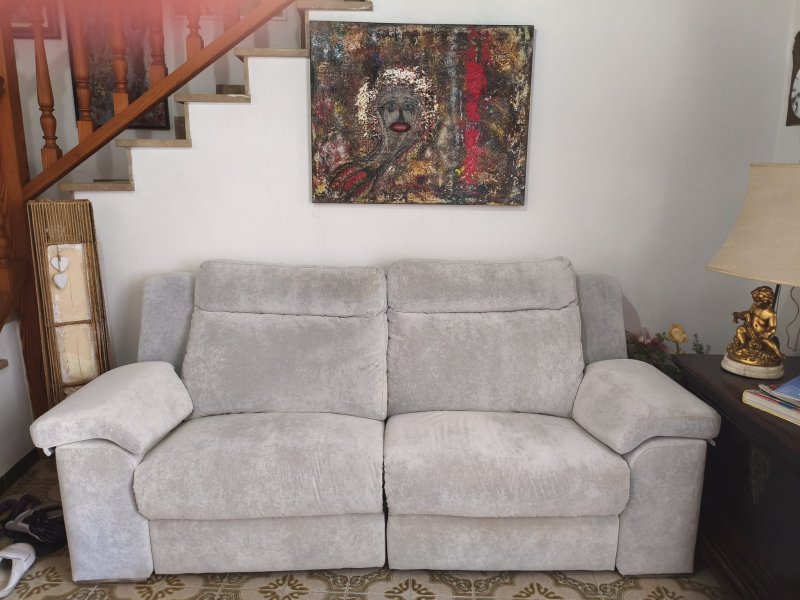 Sofá con reposapiés extensible: