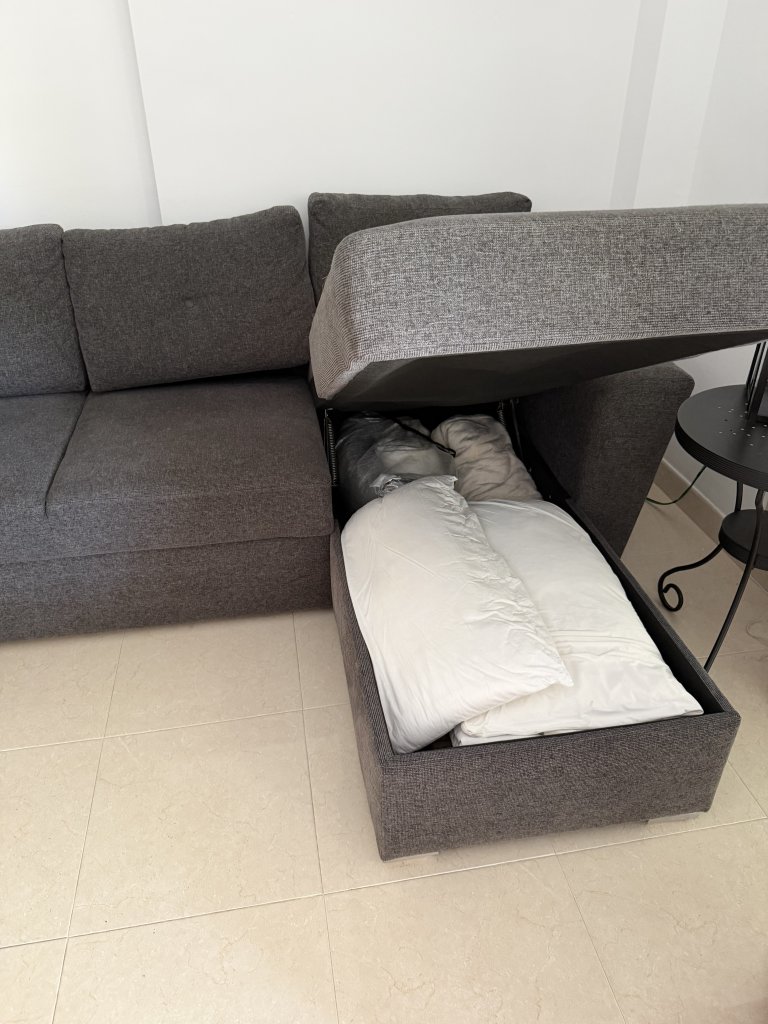 Sofa mit Schlaffunktion und Aufbewahrung