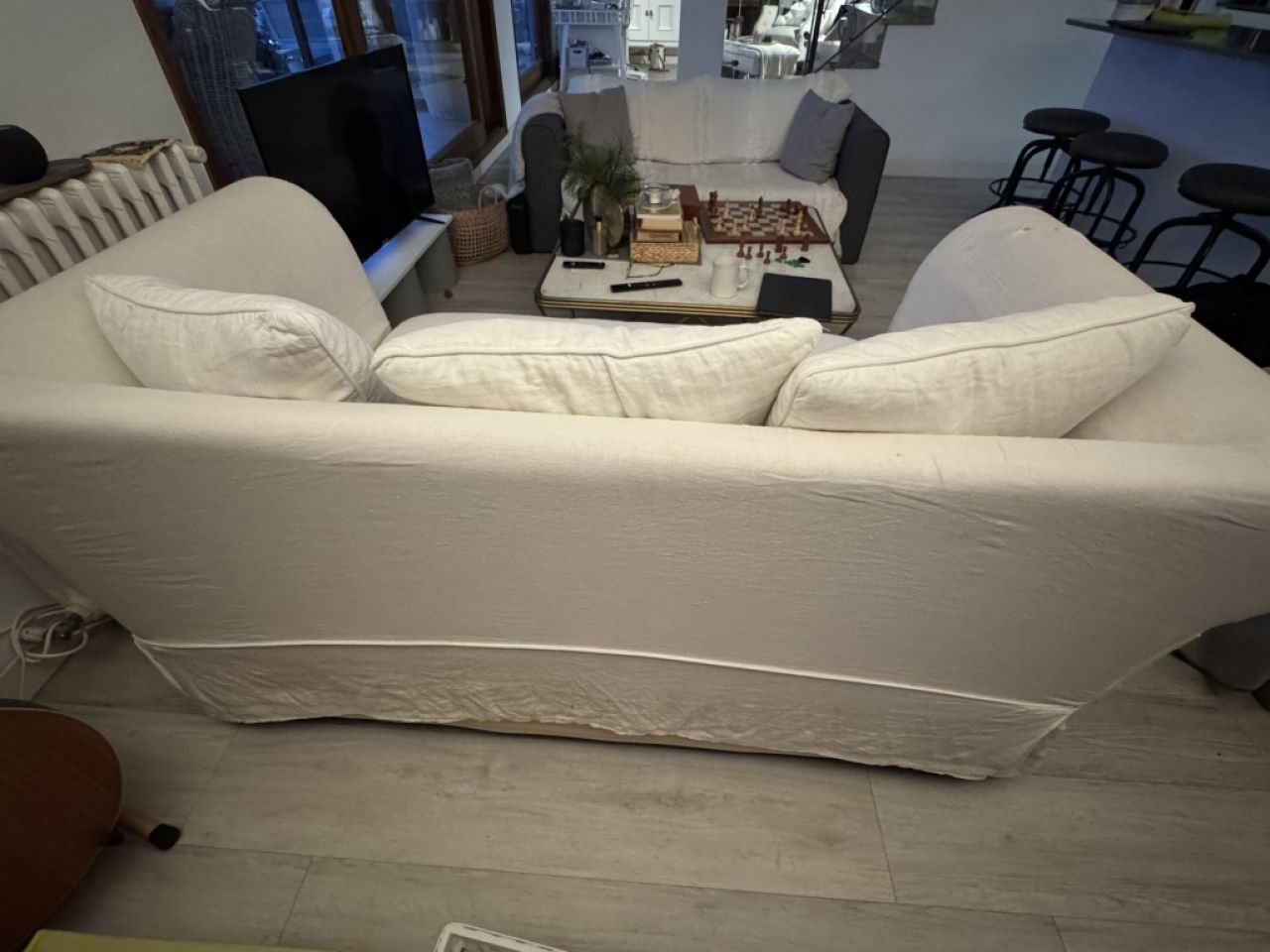 Sofa weiss 2 Sitzer (in Palma)
