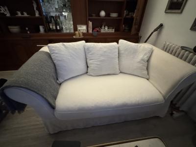 Sofa white 2-seater (in Palma)