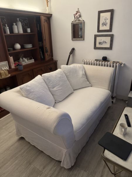 Sofa white 2-seater (in Palma)