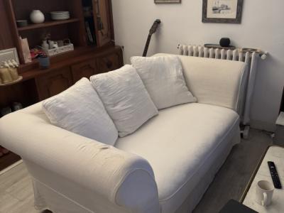 Sofa white 2-seater (in Palma)