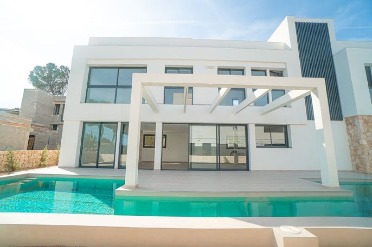 Son Veri - Newly built villa on the waterfront with sea views