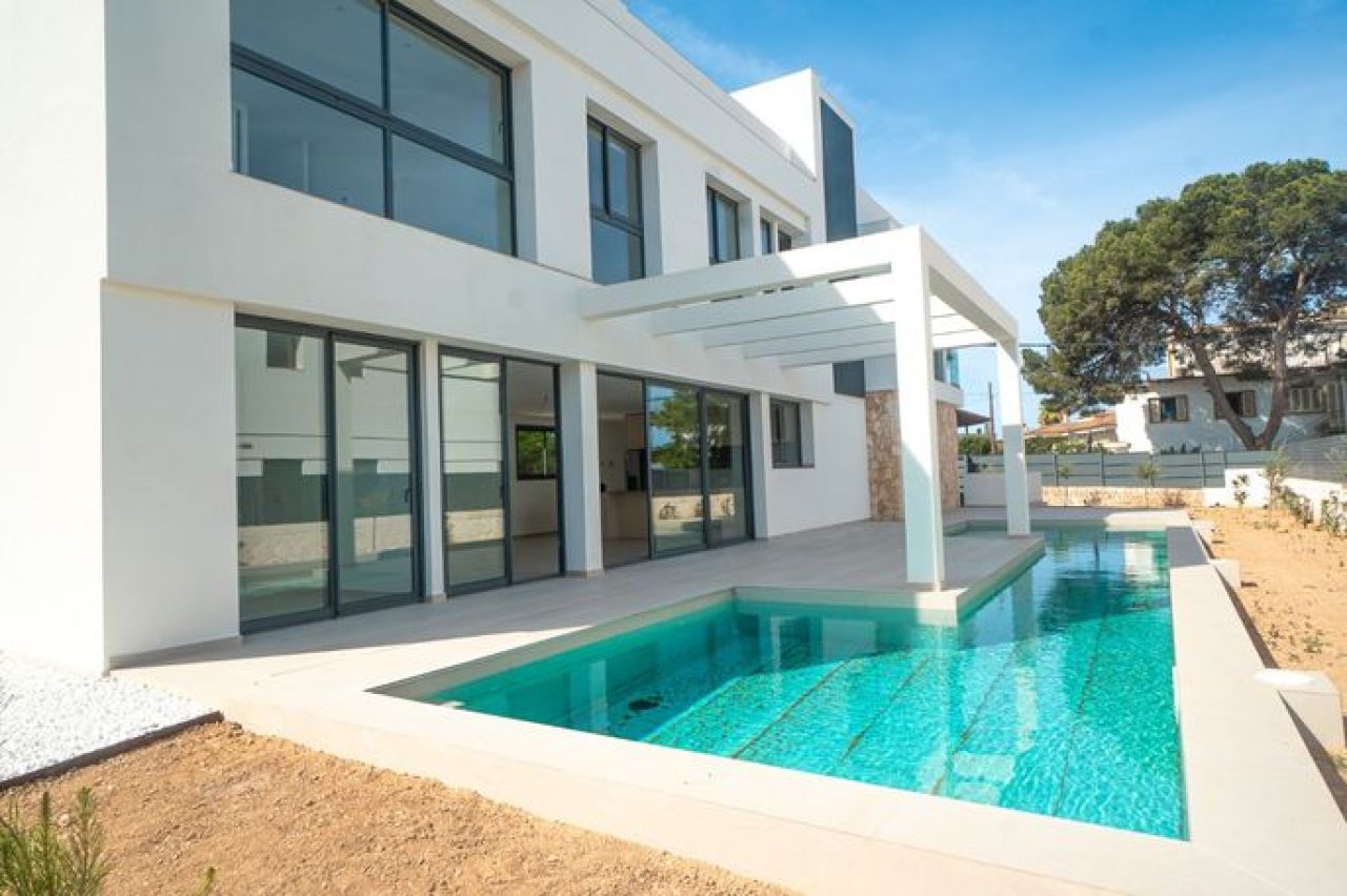 Son Veri - Neubauvilla an der Uferstraße mit Meerblick