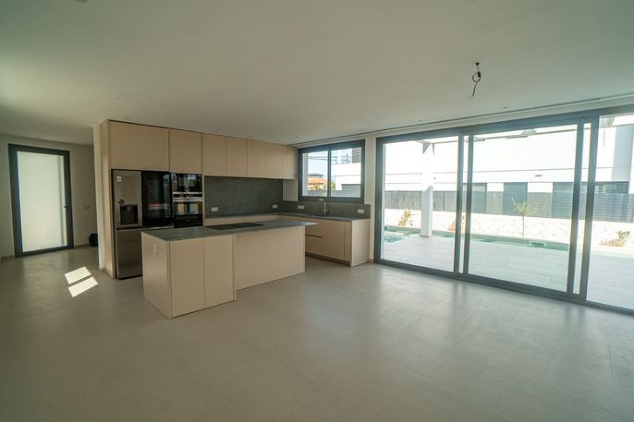 Son Veri - Neubauvilla an der Uferstraße mit Meerblick