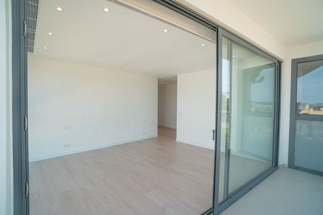 Son Veri - Neubauvilla an der Uferstraße mit Meerblick