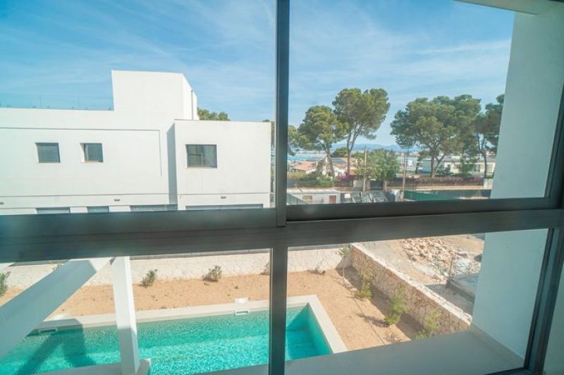 Son Veri - Neubauvilla an der Uferstraße mit Meerblick