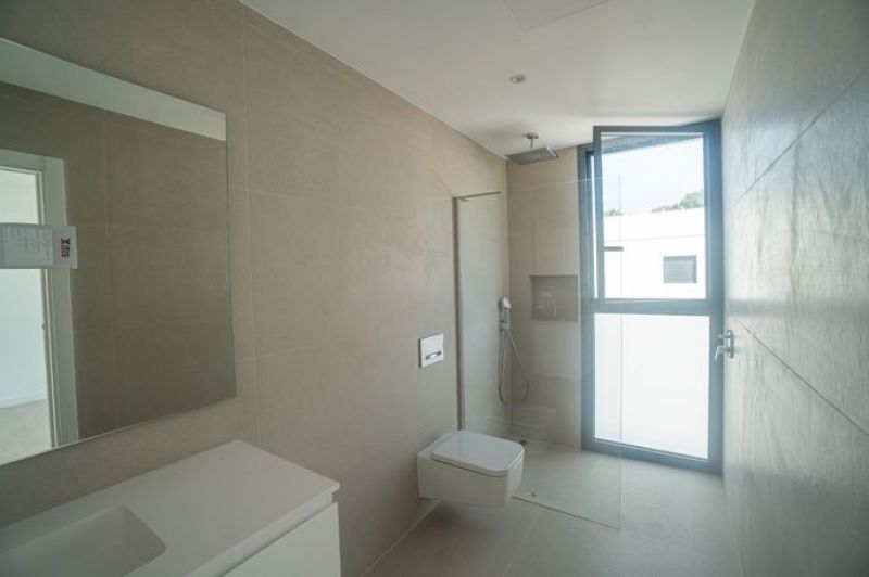 Son Veri - Neubauvilla an der Uferstraße mit Meerblick