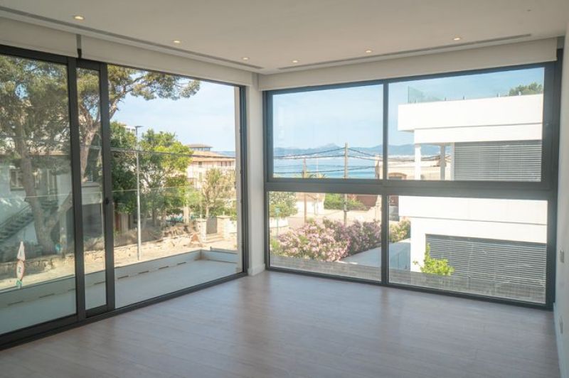 Son Veri - Neubauvilla an der Uferstraße mit Meerblick