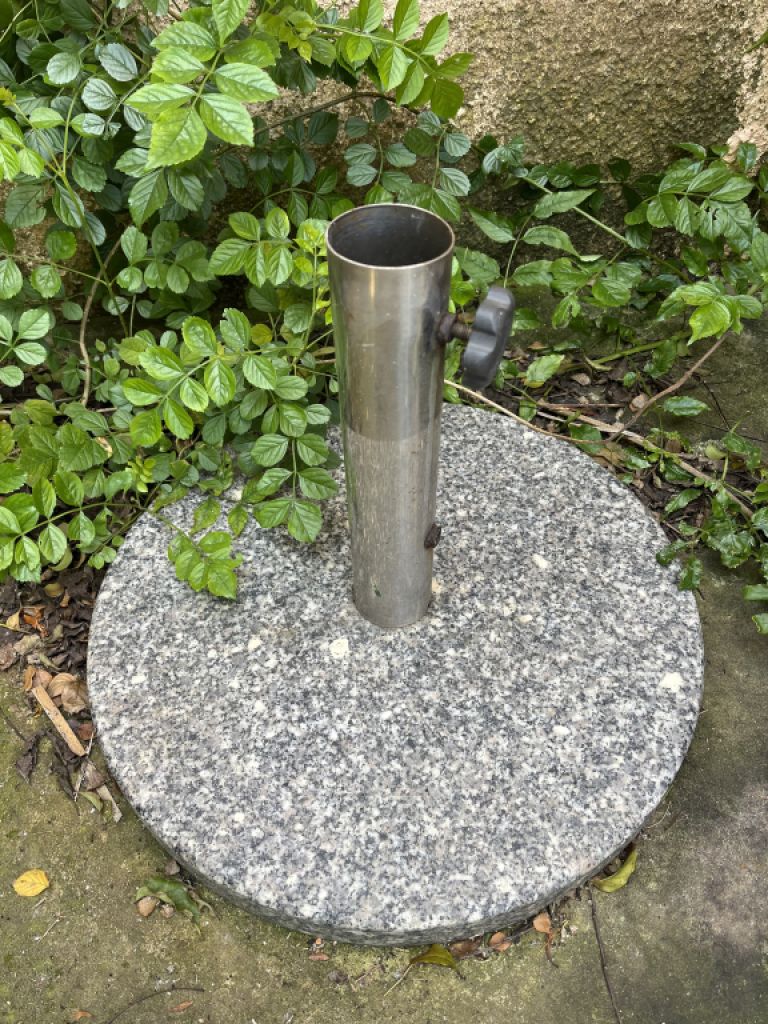 Stone parasol base