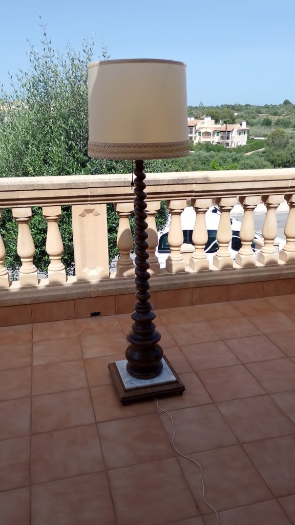 Spanische, alte Stehlampe