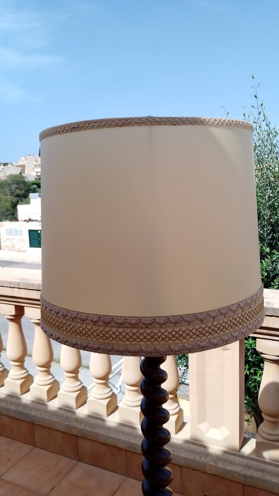 Spanische, alte Stehlampe