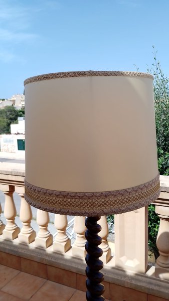 Spanische, alte Stehlampe