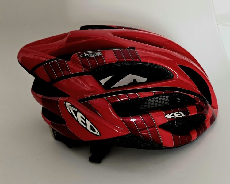 Speed skater with helmet & equipment - € 60,-