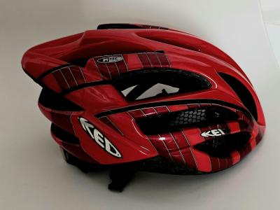 Speed skater with helmet & equipment - € 60,-