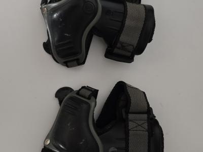Speed skater with helmet & equipment - € 60,-