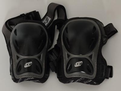 Speed skater with helmet & equipment - € 60,-