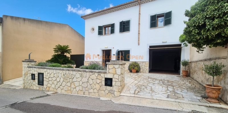 Spektakuläres Dorfhaus in Campanet mit Blick auf die Tramuntana