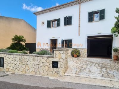 Spektakuläres Dorfhaus in Campanet mit Blick auf die Tramuntana