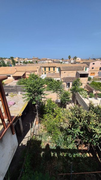 Spektakuläres renoviertes Dorfhaus mit großer Garage im Zentrum von Vilafranca