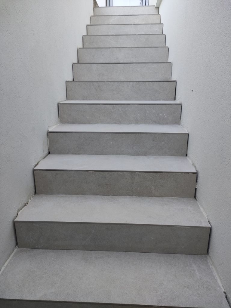 Spezialist für Feinsteinzeug und Großformat, Dekton XXL | Professionelle Verlegung