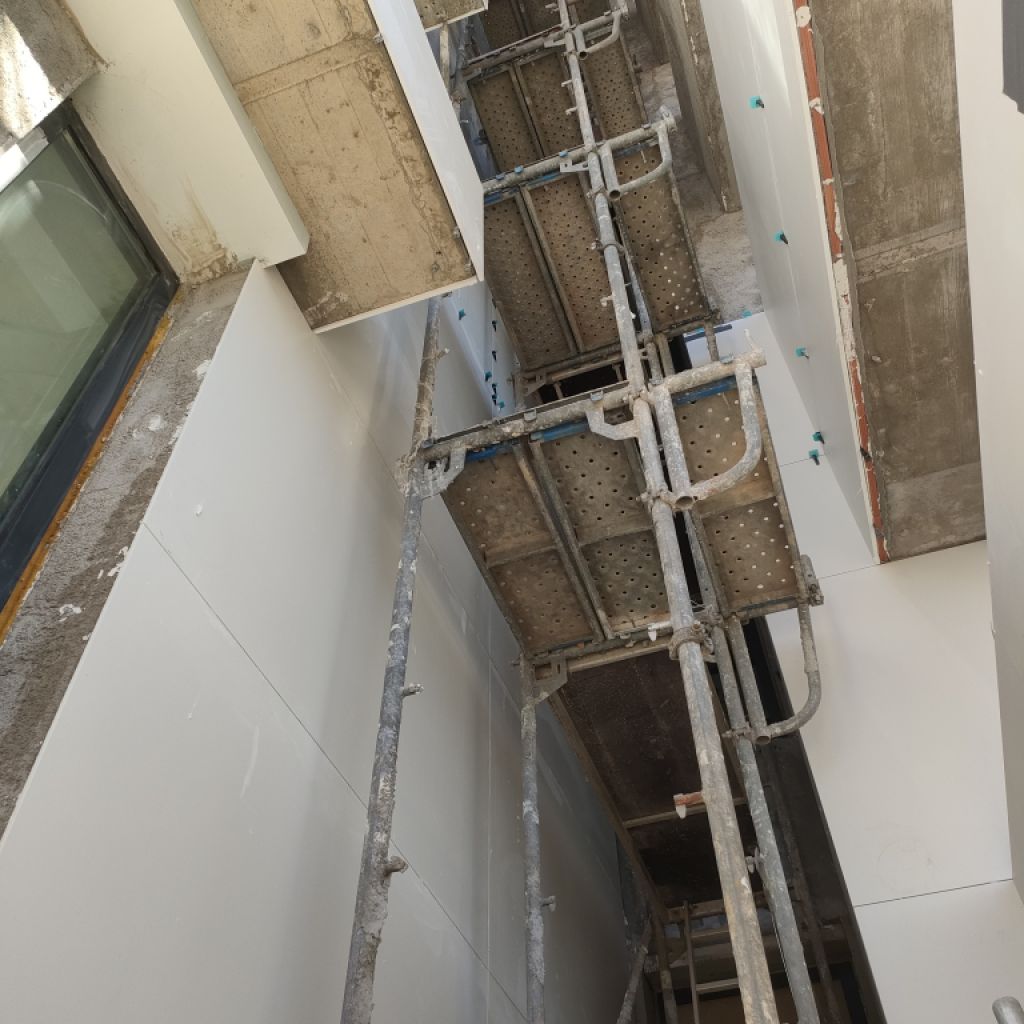 Spezialist für Feinsteinzeug und Großformat, Dekton XXL | Professionelle Verlegung