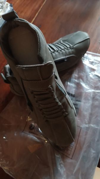 Sportliche, leichte Herrenschuhe -- Gr 44