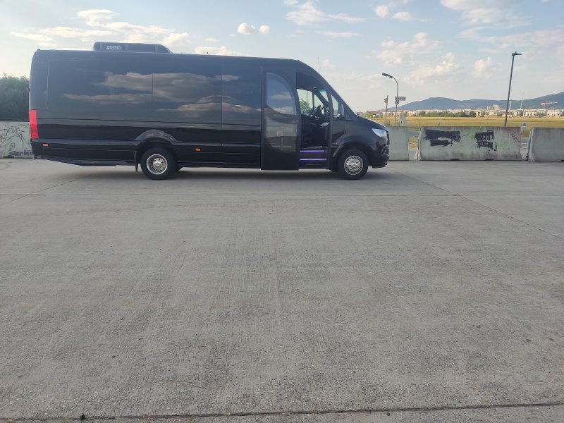 Sprinterbus 519CDI 22+1+1 Sitzplätze Komfort , Schaltgetriebe Garant.- Juli 2028 ,Klima-Schlafsessel