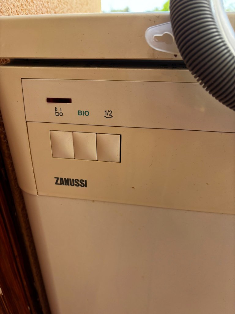 Spülmaschine Zanussi zu verschenken / defekt / für Bastler