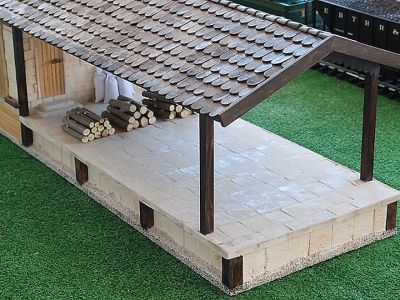 Spur G goods shed with loading ramp — unique handcrafted from real sandstone & wood — 1:22.5