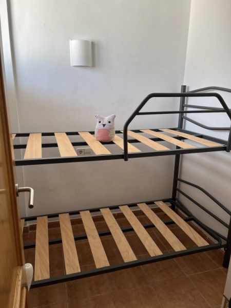 Stabiles Etagenbett aus Stahl + 2 Lattenroste + Leiter + Absturzgitter - wie neu !!!