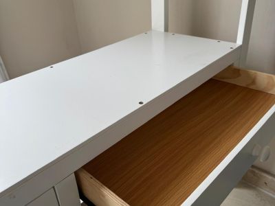 stabiles Hochbett, 140 x 200 cm mit Schreibtisch und Bücherregalen zu verkaufen