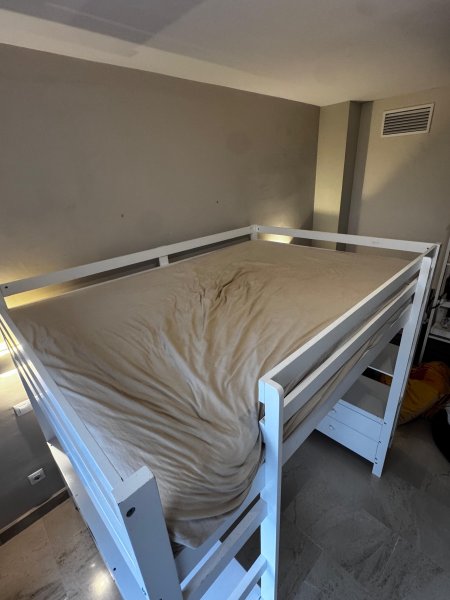stabiles Hochbett, 140 x 200 cm mit Schreibtisch und Bücherregalen zu verkaufen