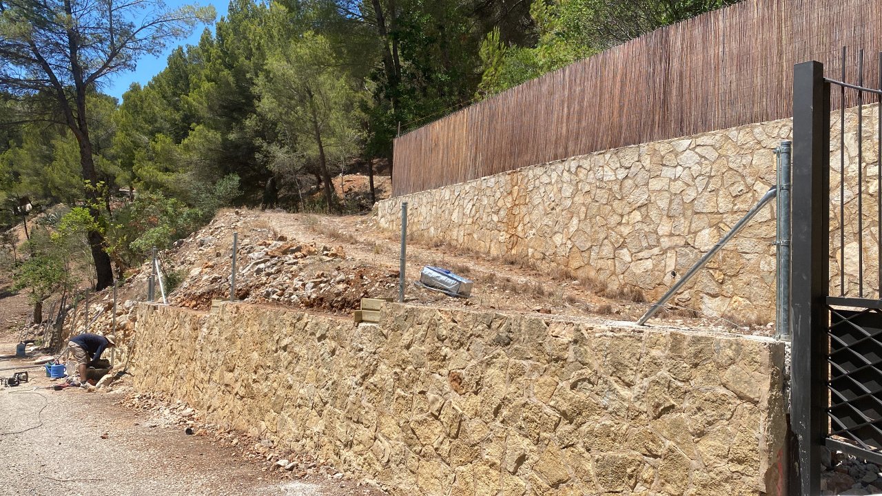 Muros de piedra y vallados de fincas