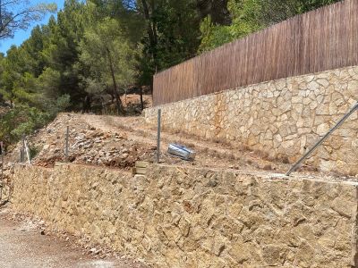 Muros de piedra y vallados de fincas