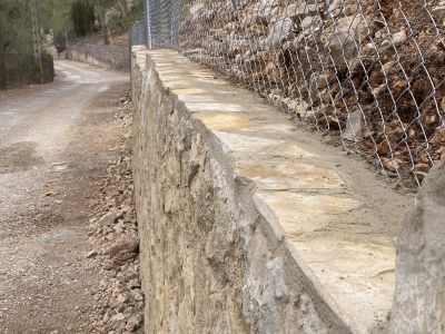 Muros de piedra y vallados de fincas