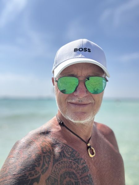 Looking for a friendly motorcyclist (m/f) for occasional tours around the island