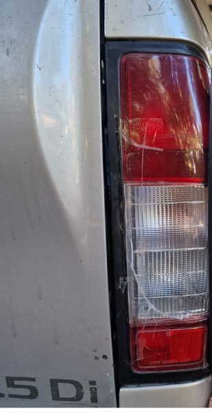 Suche Nissan Navarra 2003 Abdeckung rechtes hinteres Rücklicht