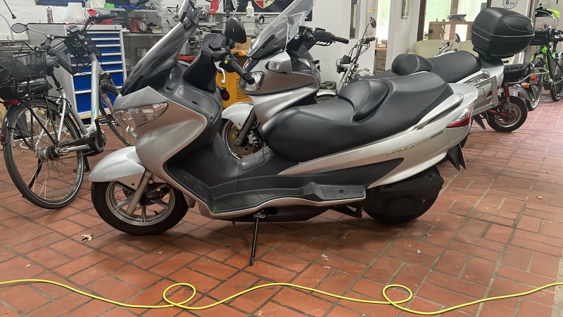 Suzuki Burgman 200 scooter 12,000 kilometers 1st owner