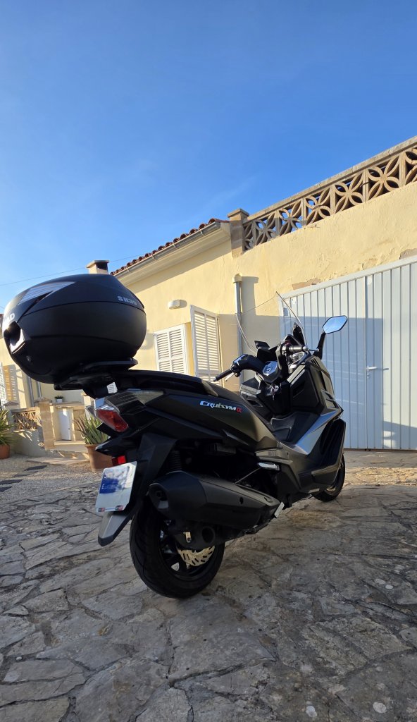 SYM Cruisym 300 E5 TCS nur 818 km 1. Hand ITV neu Zubehör inklusive