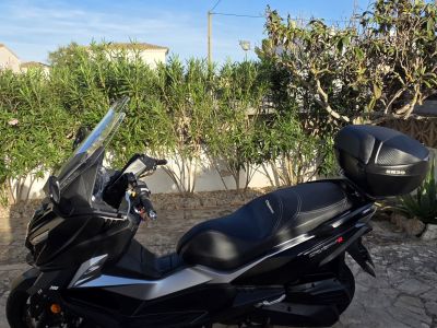 SYM Cruisym 300 E5 TCS nur 818 km 1. Hand ITV neu Zubehör inklusive