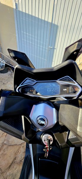 SYM Cruisym 300 E5 TCS nur 818 km 1. Hand ITV neu Zubehör inklusive