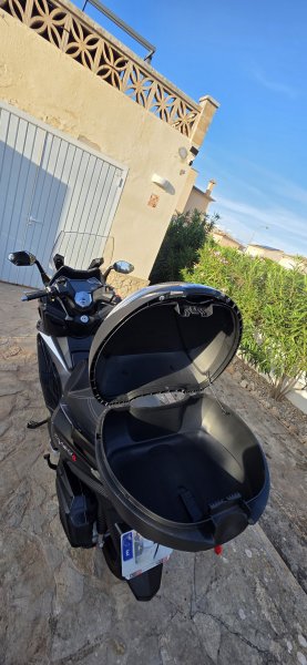 SYM Cruisym 300 E5 TCS nur 818 km 1. Hand ITV neu Zubehör inklusive