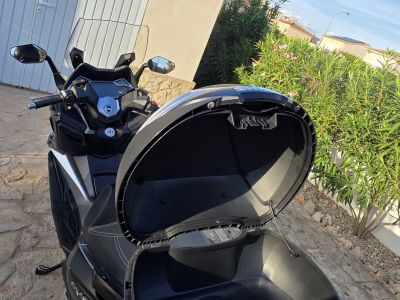 SYM Cruisym 300 E5 TCS nur 818 km 1. Hand ITV neu Zubehör inklusive