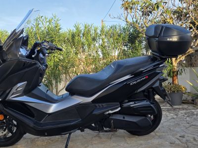 SYM Cruisym 300 E5 TCS nur 818 km 1. Hand ITV neu Zubehör inklusive