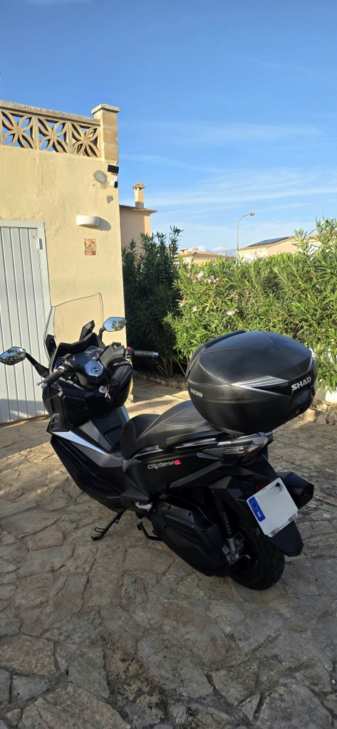 SYM Cruisym 300 E5 TCS nur 818 km 1. Hand ITV neu Zubehör inklusive
