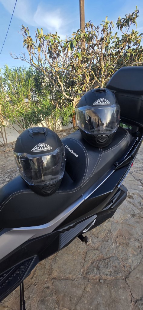 SYM Cruisym 300 E5 TCS nur 818 km 1. Hand ITV neu Zubehör inklusive