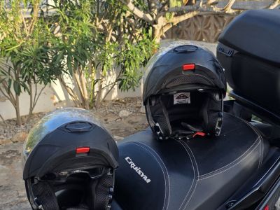 SYM Cruisym 300 E5 TCS nur 818 km 1. Hand ITV neu Zubehör inklusive